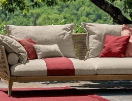 tipos de sofá : sofá de luxo em área externa